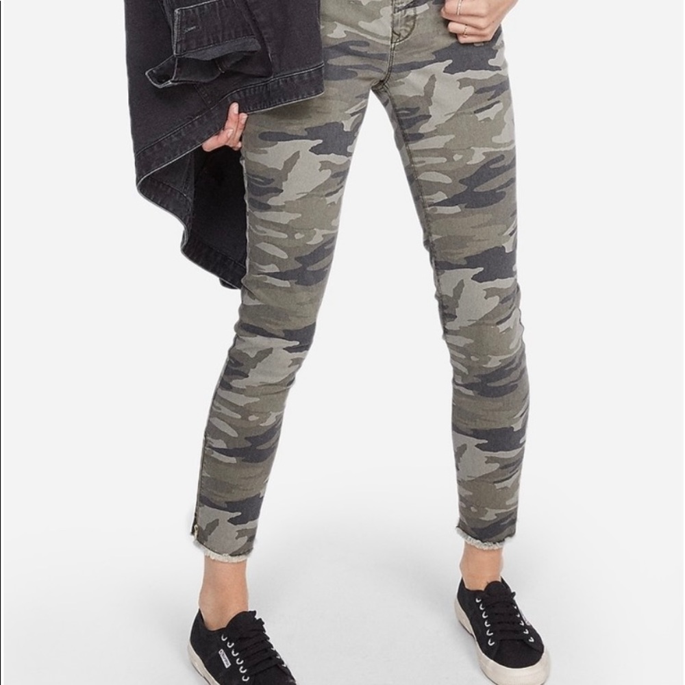 Express Mid-rise Camo Print Leggings  Size 10